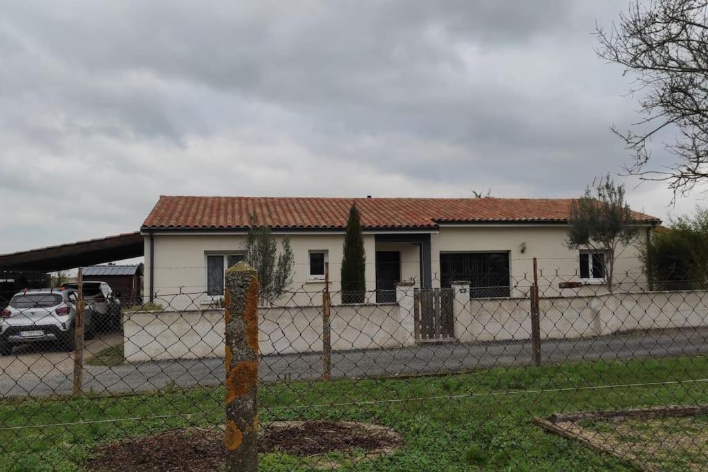 Neuville De Poitou, Maison Avec Vue Exterior photo