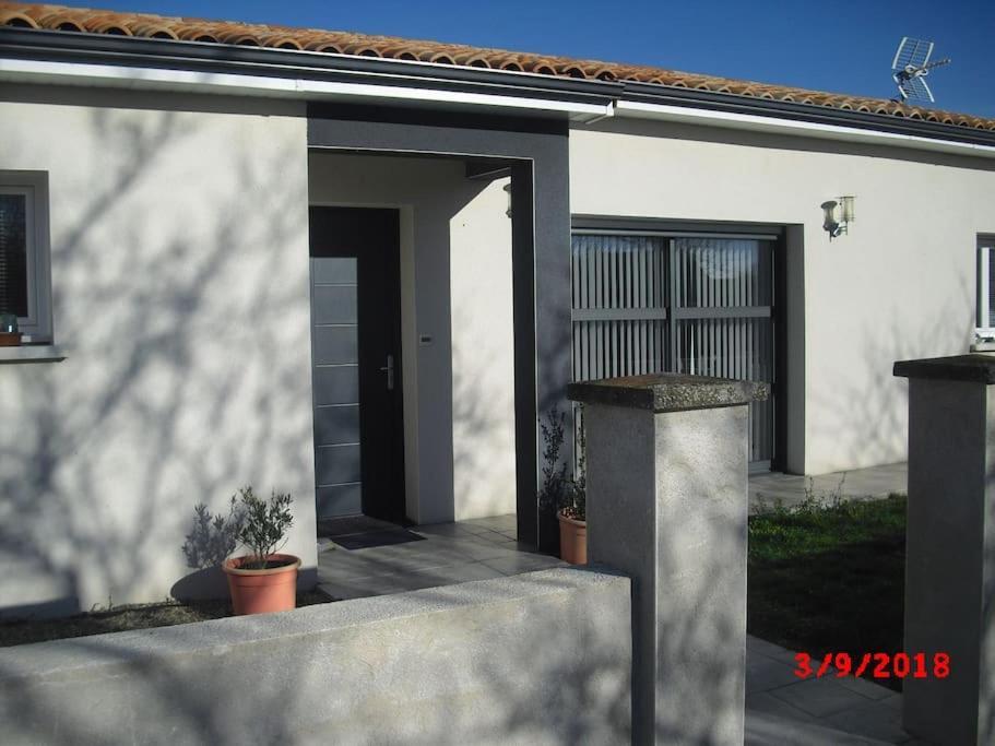 Neuville De Poitou, Maison Avec Vue Exterior photo